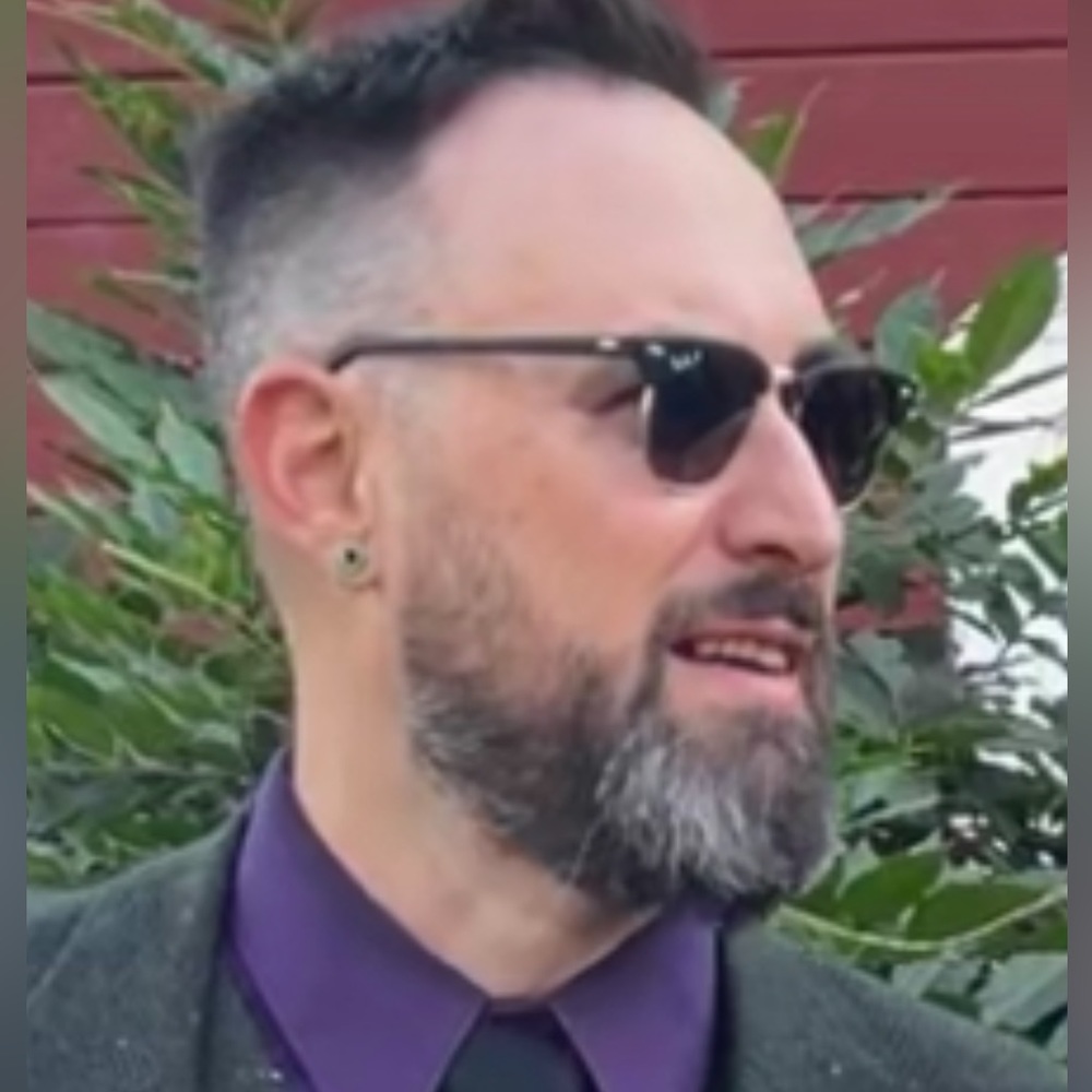 Meet your Posher, Michael, bringing you fashion & sportswear from the Rose City
